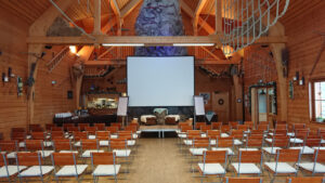 Preis pro Person (inkl. gesetzliche Mwst.)in der Pauschale enthalten sind: 	Raummiete Tagungs-Scheune ganztags, Bereitstellungskosten Tagungslocation Schwarzwald 	bis zu 8 Flipcharts und 5 Metaplanwände 	Beamer, Leinwand, WLAN 	Beschallungsanlage, Funkmikrofon und Headset auf Wunsch 	Bestuhlungsform nach Absprache 	Moderatoren-Material 	2 Kaffeepausen (1x Laugenstangen, 1x Teamwelt-Joghurt-Fruchtdrink) 	Mittagessen mit leichtem 2-Gang-Menü oder Büffet 	alle alkoholfreien Tagungsgetränke 	zwei Nebenräume für GruppenarbeitenDatum: Nach AbspracheDauer: ganztags, Ende bis 18:00 Uhr