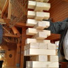 Spannung our beim Team-Jenga bei Olympiaden im Schwarzwald