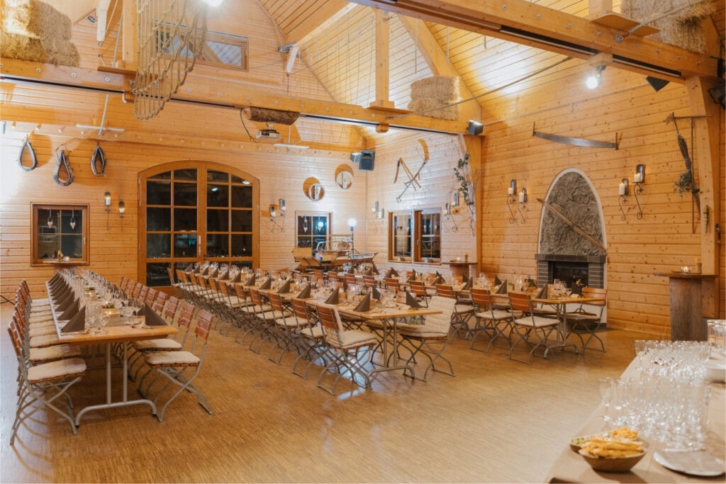 Sie suchen eine einzigartige und gemütliche Location für Ihre Geburtstagsfeier im Schwarzwald, nahe dem Hochrhein und in grenznähe zur Schweiz?Sie haben ihr Ziel erreicht – herzlich willkommen in der Teamwelt. Neben einem 1,5 ha großen Gelände steht ihnen die komplette Festscheune mit Nebenräumen exklusiv für ihre Geburtstagsfeier zur Verfügung. Nach erlebnisreichen Aktivitäten, verwöhnt unser Küchen-Team die Geburtstagsgäste mit Spezialitäten von regionalen Produkten und dabei werden sie von A-Z vom Service-Team betreut. Zudem kann bei der Feierlichkeit bei uns bis spät in die Nacht gefeiert werden, es steht ihnen jegliche Präsentationstechnik zur Verfügung und wir konzipieren das Geburtstagsfest nach ihren individuellen Wünschen.Datum: Nach AbspracheDauer: ca.  9 Stunden50 – 120 Personen (am Wochenende von Freitag - Sonntag)